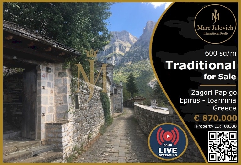 Complex of 3 Traditional Villa's 